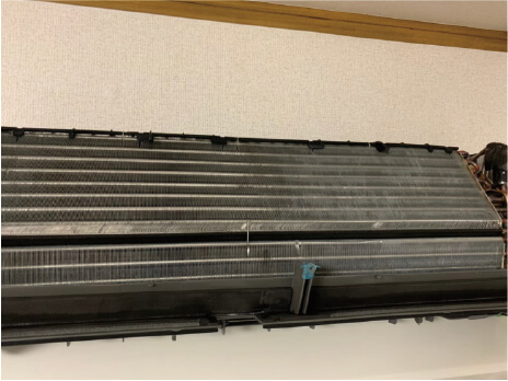 フィンに付いた埃・汚れを除去